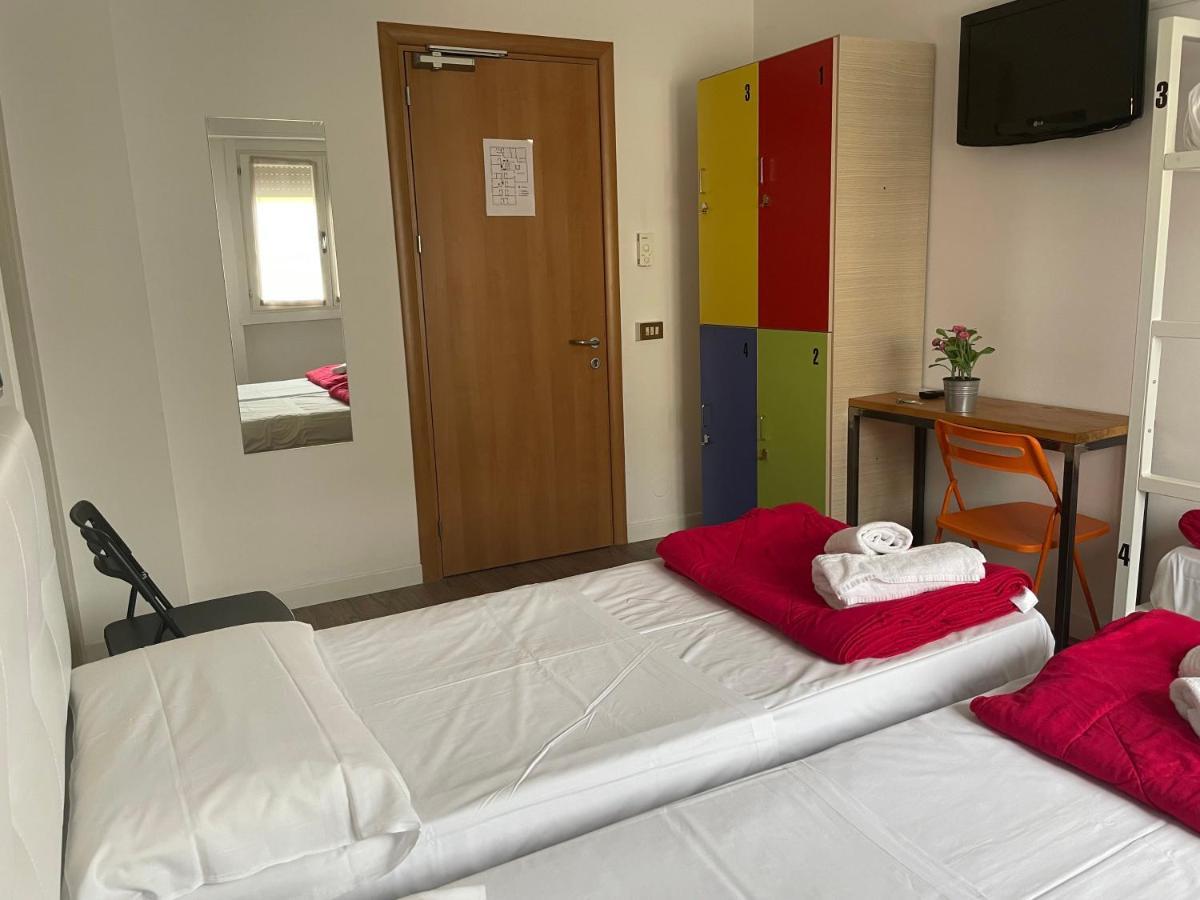 Lake Garda Hostel Salò Esterno foto
