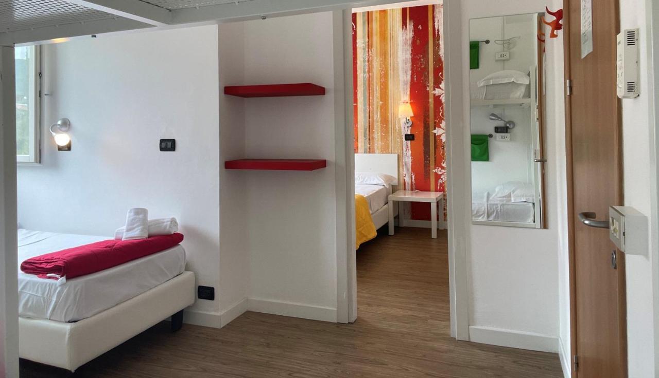 Lake Garda Hostel Salò Esterno foto