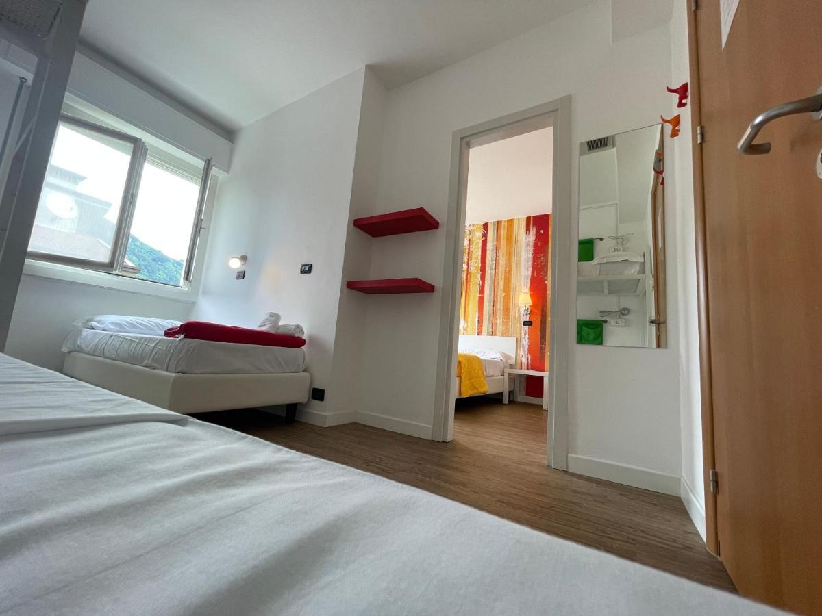 Lake Garda Hostel Salò Esterno foto
