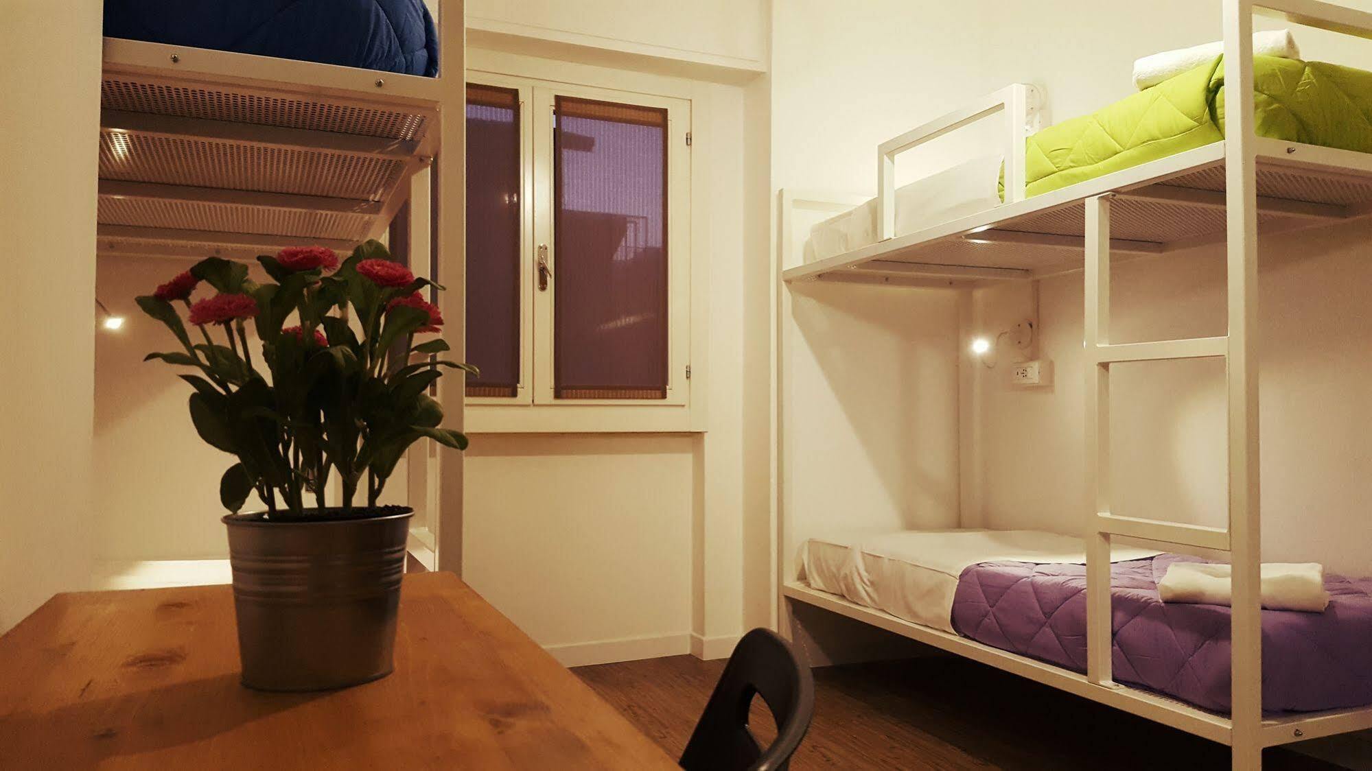 Lake Garda Hostel Salò Esterno foto