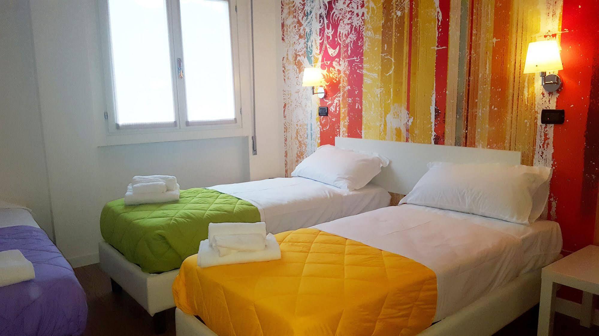 Lake Garda Hostel Salò Esterno foto