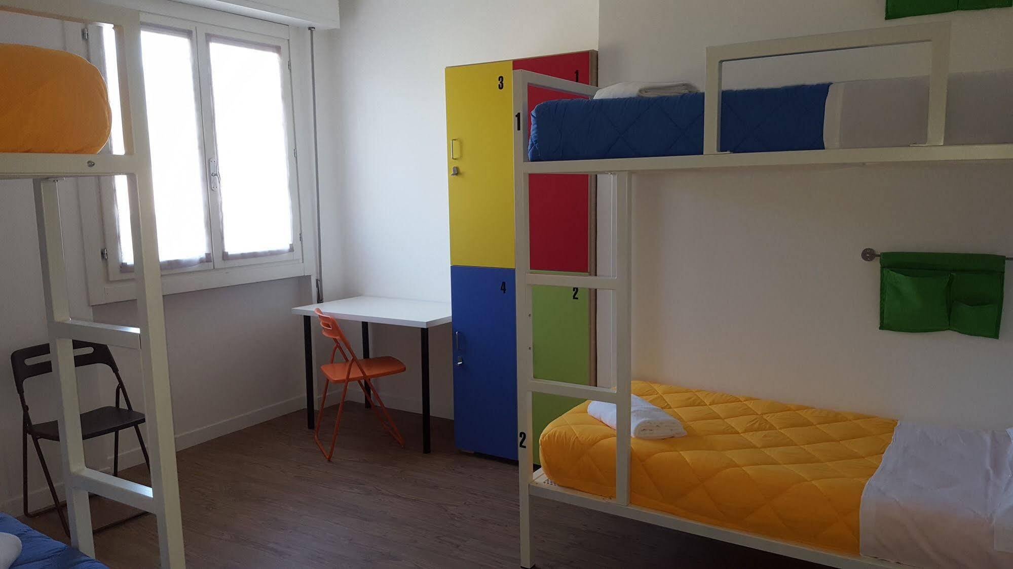Lake Garda Hostel Salò Esterno foto